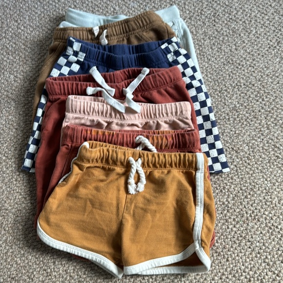 7 pairs of boys shorts - Picture 3 of 3
